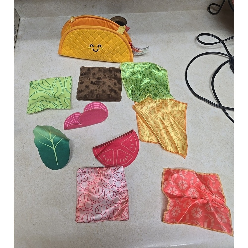 Melissa & Doug Multi-Sensory Soft Taco Fill & Spill Travel Infant Toddlers Toy‎